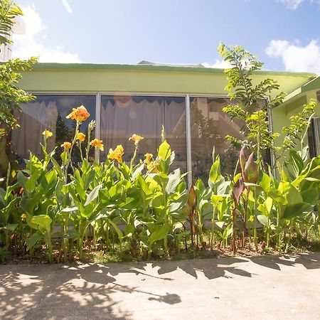 G.T. Guest House Garapan Exterior photo