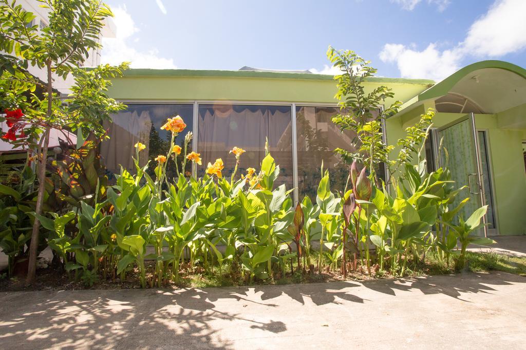 G.T. Guest House Garapan Exterior photo