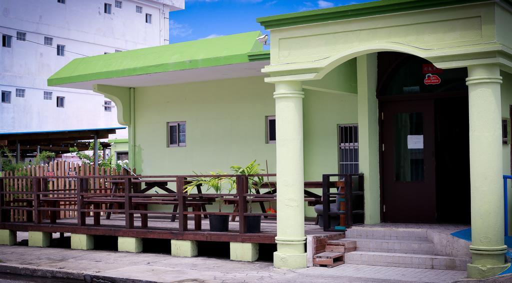 G.T. Guest House Garapan Exterior photo