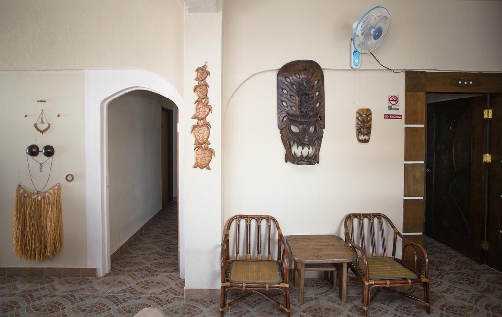 G.T. Guest House Garapan Exterior photo