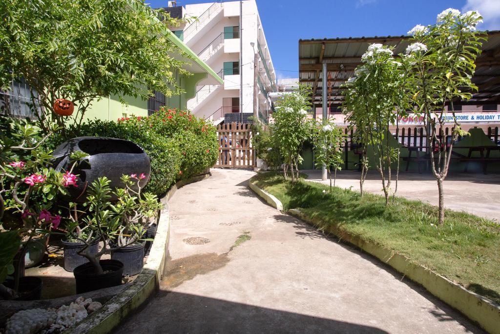 G.T. Guest House Garapan Exterior photo